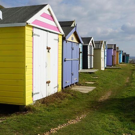Dotty'S Retreat Villa Milford on Sea Esterno foto