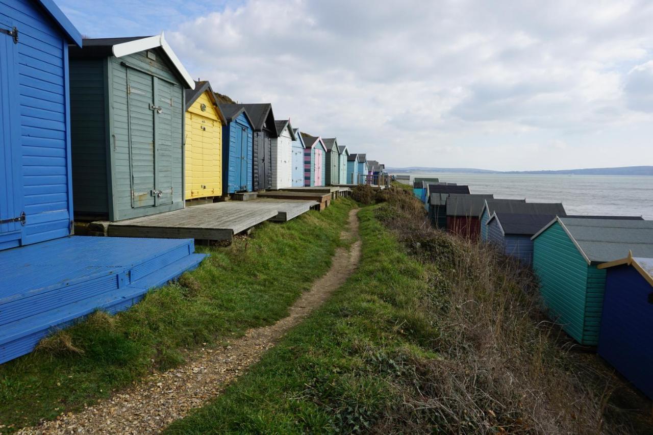 Dotty'S Retreat Villa Milford on Sea Esterno foto